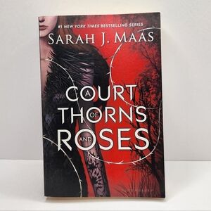 A Court of Thorns and Roses Sarah J Maas Paperback Book
